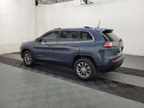 Used 2019 Jeep Cherokee Latitude Plus w/ Cold Weather Group AWD/4WD image 3