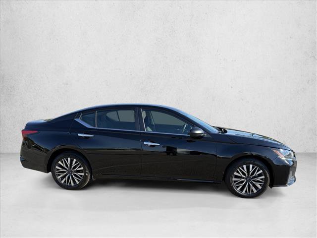 Used 2025 Nissan Altima 2.5 SV FWD image 4