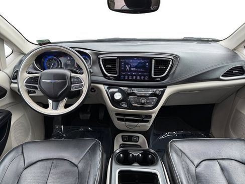 Used 2019 Chrysler Pacifica Limited image 13
