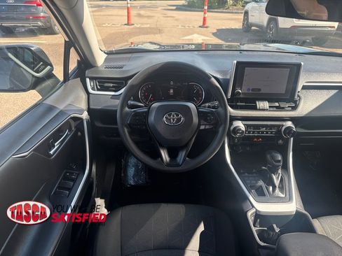 Used 2025 Toyota RAV4 XLE AWD/4WD image 12