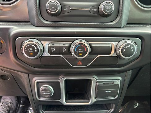 Used 2021 Jeep Wrangler Unlimited Willys AWD/4WD image 24