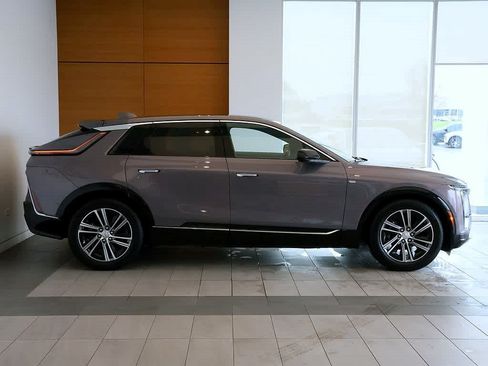 Used 2026 Cadillac Lyriq Luxury AWD/4WD image 5