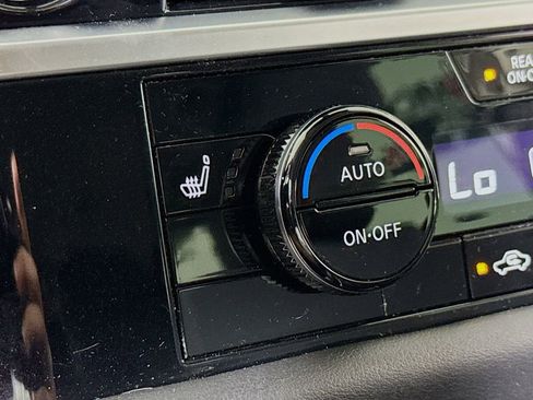 Used 2024 Nissan Pathfinder SV FWD image 19