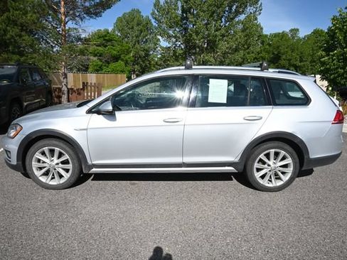 Used 2017 Volkswagen Golf Alltrack S AWD/4WD image 2