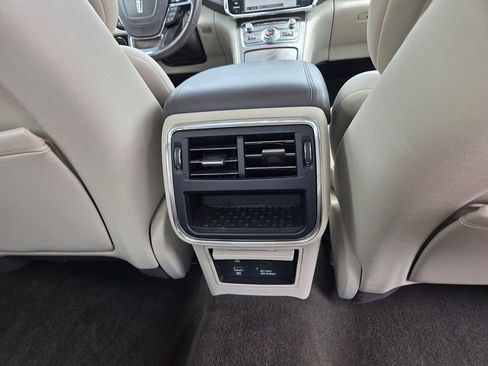 Used 2019 Lincoln Continental Select FWD image 16
