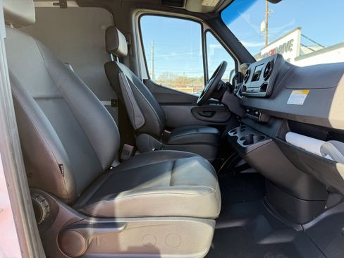 Used 2022 Mercedes-Benz Sprinter 3500 image 22