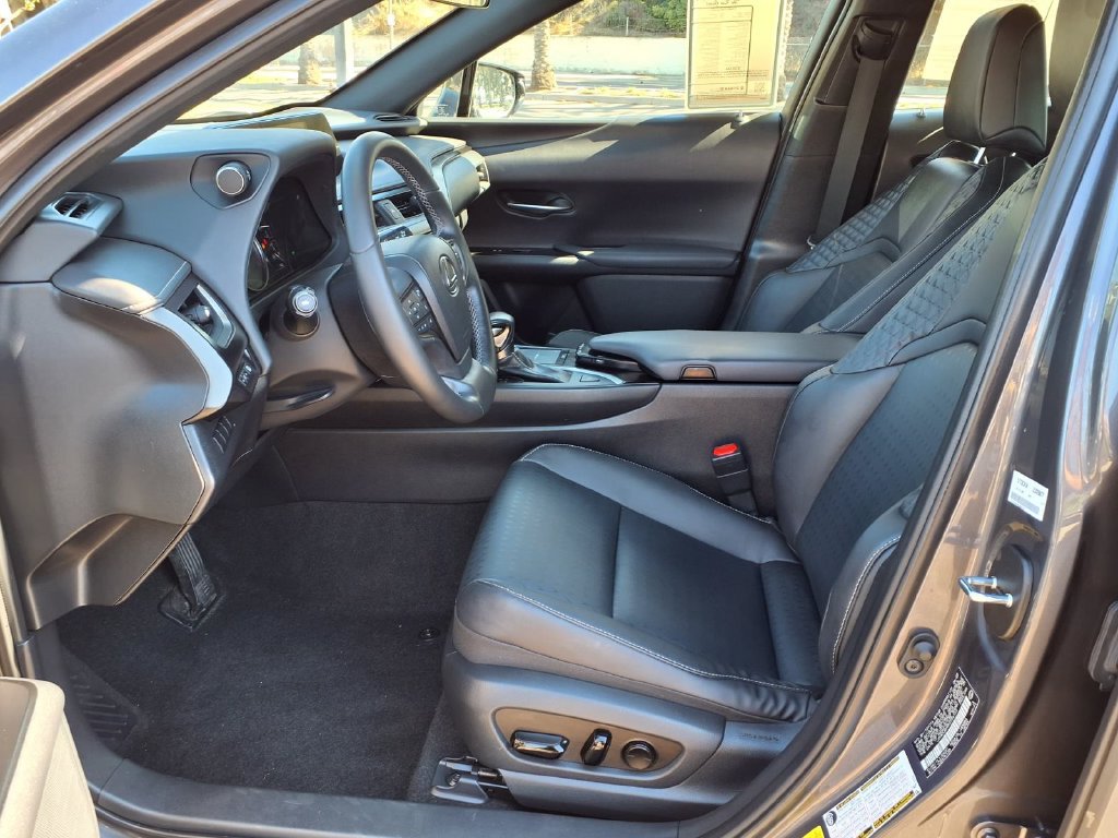 Used 2022 Lexus UX 200 w/ Accessory Package (Z1) FWD image 18