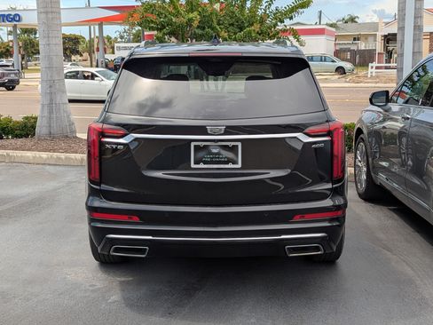 Used 2023 Cadillac XT6 Premium Luxury w/ Technology Package FWD image 4