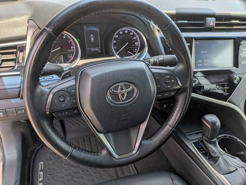 Used 2018 Toyota Camry SE w/ Convenience Package FWD image 9