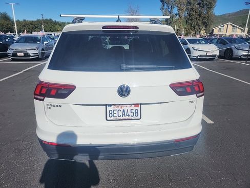 Used 2018 Volkswagen Tiguan SE w/ Panoramic Sunroof Package image 4