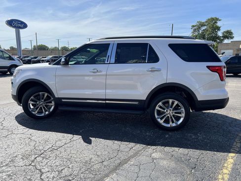 Used 2019 Ford Explorer XLT w/ Equipment Group 202A AWD/4WD image 9