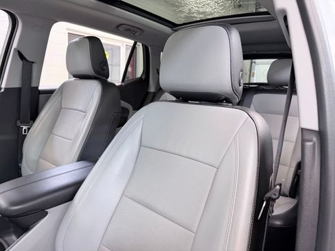 Used 2022 GMC Terrain SLT w/ Infotainment Package II AWD/4WD image 16
