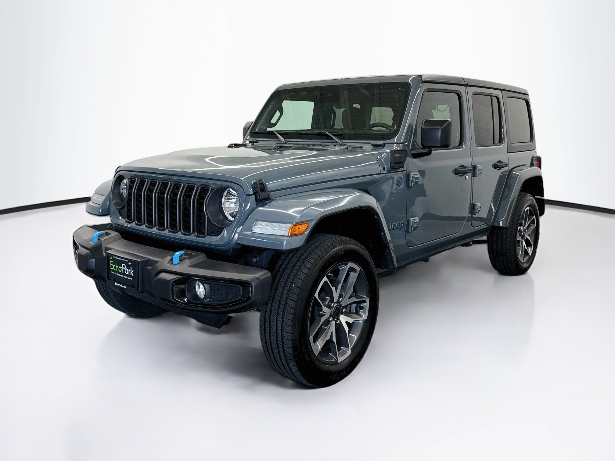 Used 2024 Jeep Wrangler Unlimited AWD/4WD image 3