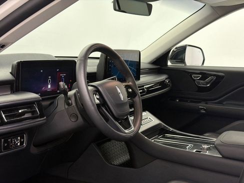 Certified 2025 Lincoln Aviator AWD image 16