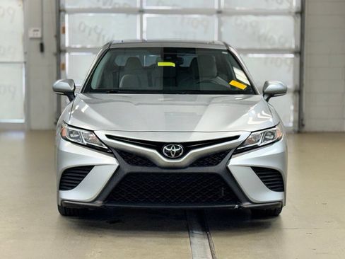 Used 2019 Toyota Camry SE w/ Convenience Package FWD image 2