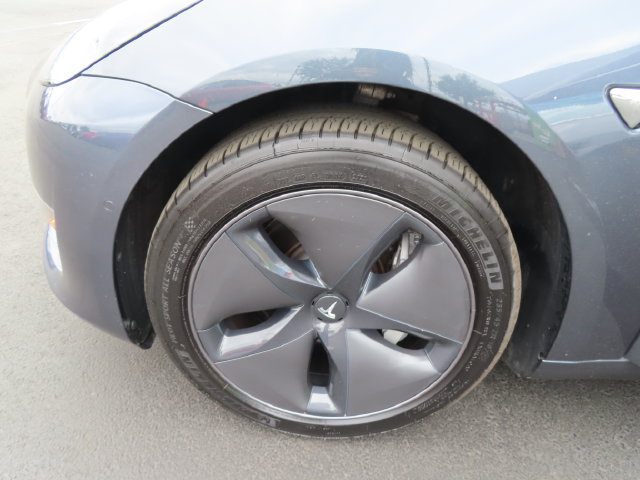 Used 2020 Tesla Model 3 Standard Range Plus RWD image 9