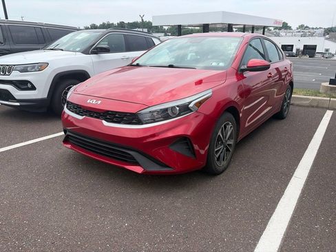 Used 2022 Kia Forte LXS w/ LXS Technology Package FWD image 3