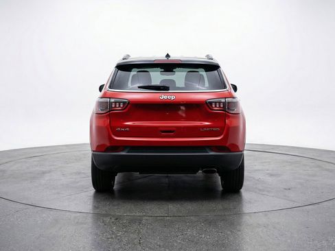 Used 2025 Jeep Compass Limited image 7