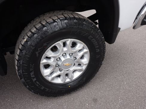 Used 2022 Chevrolet Silverado 2500 LT w/ Convenience Package image 4