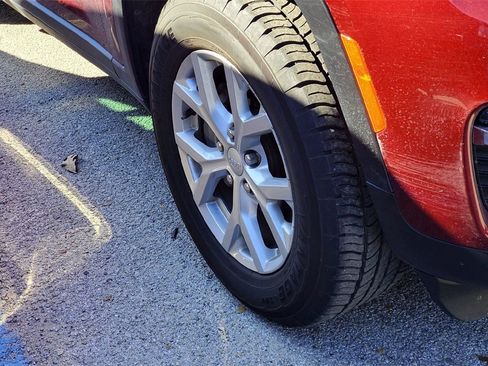 Used 2024 Jeep Grand Cherokee Limited image 4