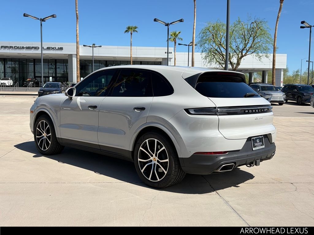 Used 2024 Porsche Cayenne AWD/4WD image 4