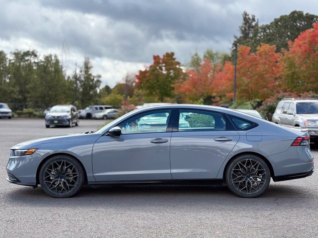 Used 2023 Honda Accord Sport image 2