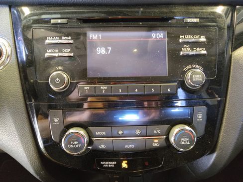 Used 2017 Nissan Rogue Sport SV image 25