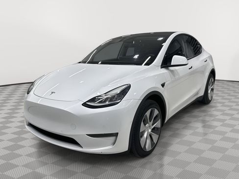 Used 2022 Tesla Model Y Long Range image 6