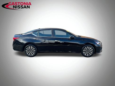 Used 2024 Nissan Altima 2.5 SV image 10