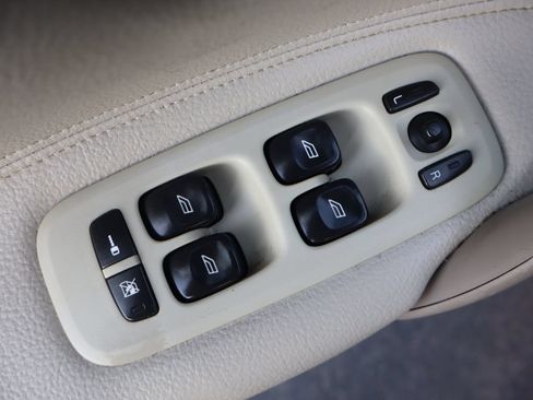 Used 2004 Volvo S60 2.5T AWD/4WD image 27