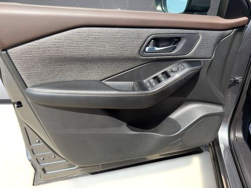 Used 2023 Nissan Rogue SV FWD image 14