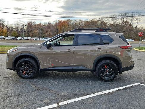 Certified 2025 Nissan Rogue SV image 5