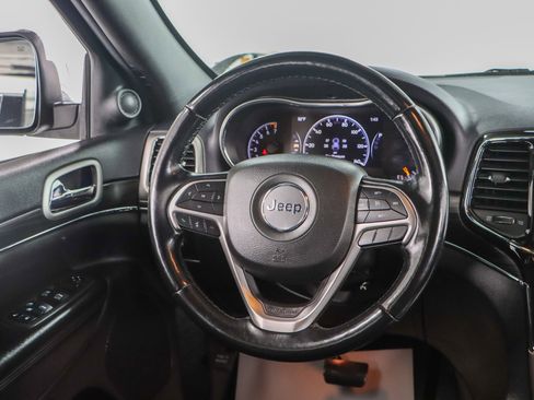 Used 2022 Jeep Grand Cherokee Limited image 12