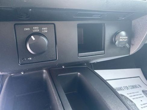 Used 2011 Dodge Dakota Big Horn AWD/4WD image 12