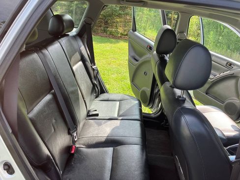 Used 2007 Pontiac Vibe w/ Sun And Sound Package FWD image 5