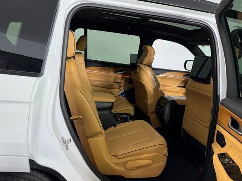 Used 2023 Jeep Grand Cherokee L Summit image 27