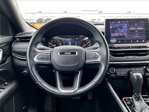 Used 2022 Jeep Compass Altitude w/ Sun and Sound Group image 17