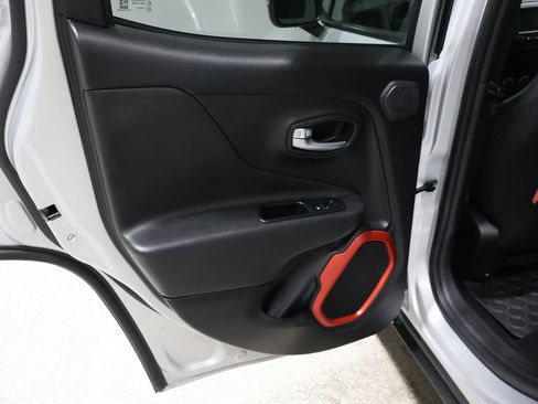 Used 2015 Jeep Renegade Trailhawk image 19