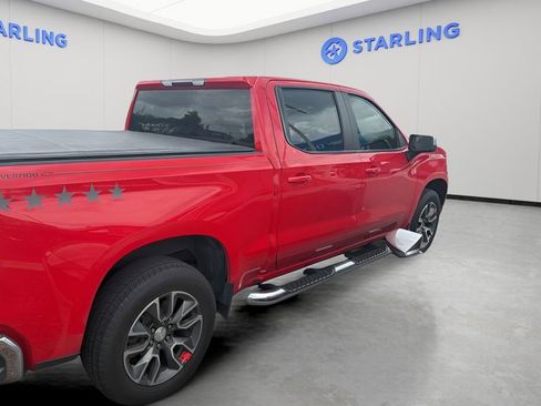 Used 2022 Chevrolet Silverado 1500 LT RWD image 2