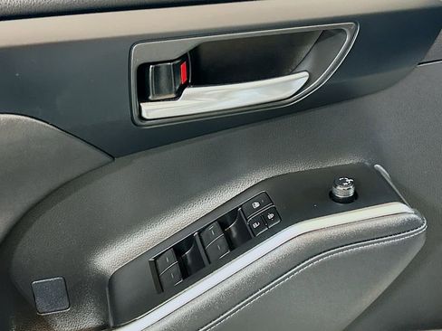 Used 2023 Toyota Highlander XLE image 15