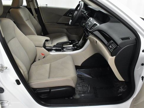 Used 2017 Honda Accord LX image 14