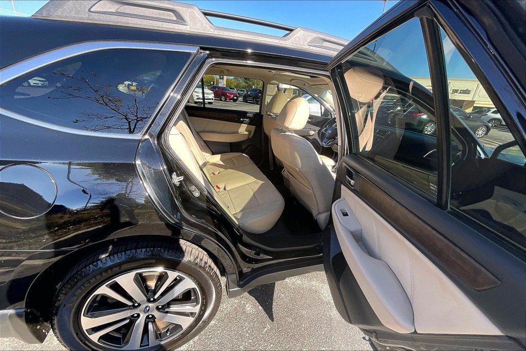 Used 2018 Subaru Outback 3.6R Limited AWD/4WD image 31