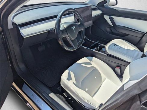 Used 2018 Tesla Model 3 Mid Range image 9