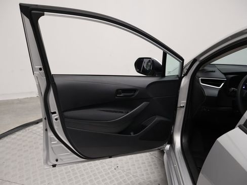 Used 2025 Toyota Corolla LE FWD image 16