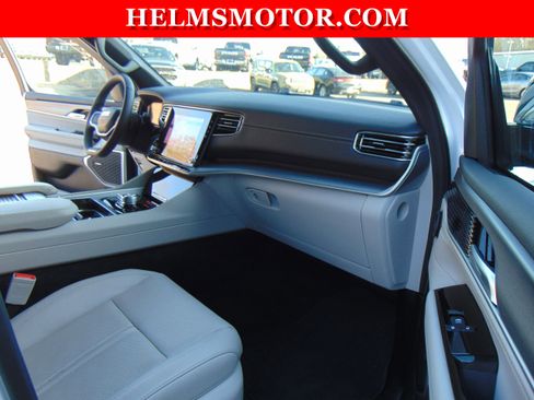 Certified 2025 Jeep Wagoneer 4DR 4WD image 40