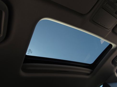 Used 2022 Honda CR-V Touring image 8