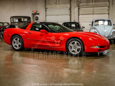 Used 1997 Chevrolet Corvette Coupe w/ Roof Pkg image 11