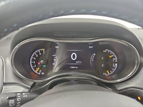Used 2019 Jeep Grand Cherokee Laredo RWD image 16