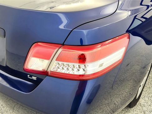 Used 2010 Toyota Camry SE FWD image 15