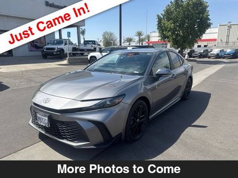 Used 2025 Toyota Camry SE FWD image 1